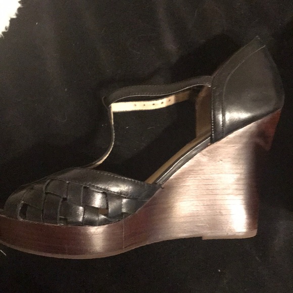 Steve Madden Basketweave T strap wedges - Picture 2 of 4